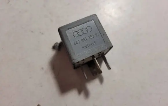 Volkswagen PASSAT B5 Other relay 443951253K