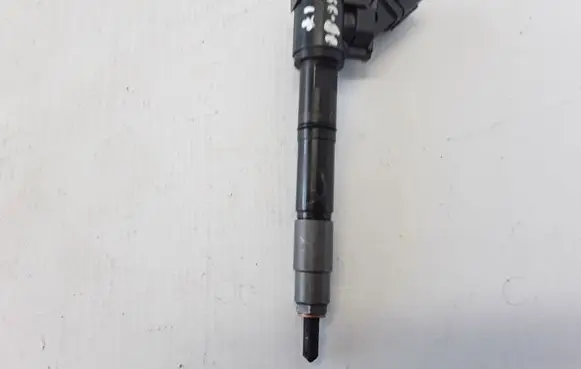 Volvo XC90 Fuel injector 31452114