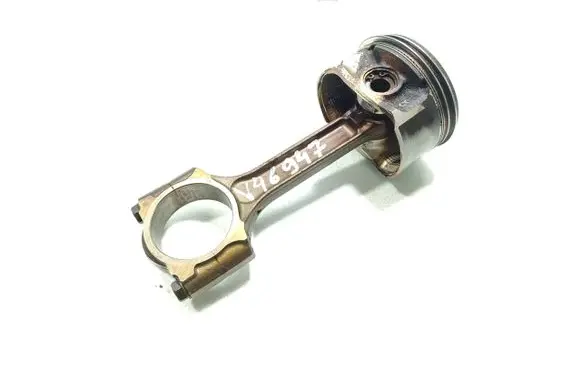 Nissan Qashqai Piston with connecting rod 
