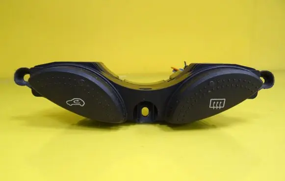 Ford Focus Windscreen/window heater switch 98AG18K574AF