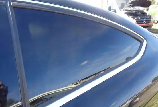 Mercedes-Benz C AMG W204 Front triangle window/glass MCD5980