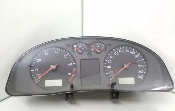 Volkswagen PASSAT B5 Speedometer (instrument cluster) 3B0920800 110008960