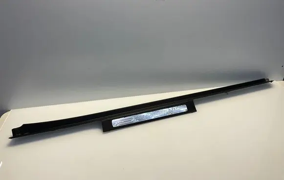 Mercedes-Benz R W251 Side skirt front trim A2516800035 2516800035