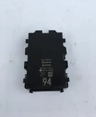 Toyota Hilux VIII Gateway control module 89100-71011