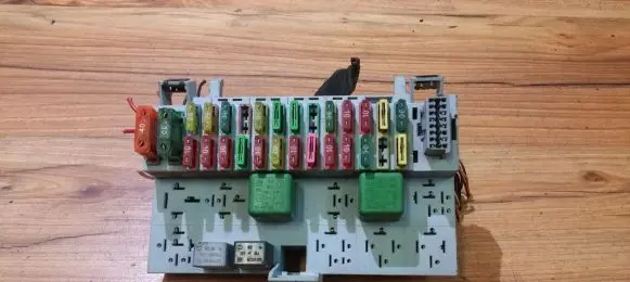 Opel Astra F Fuse box set 03447012