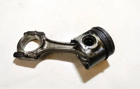 Toyota Corolla Verso E121 Piston with connecting rod