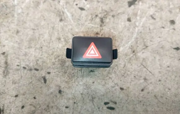 Porsche Cayenne (9PA) Hazard light switch 7L5953235A
