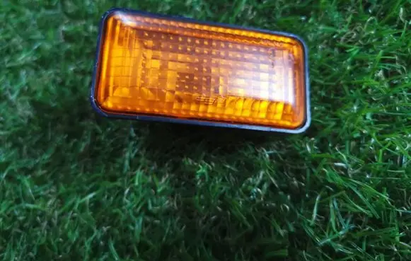 Volkswagen Golf III Front fender indicator light 1H0949111 4H0032281