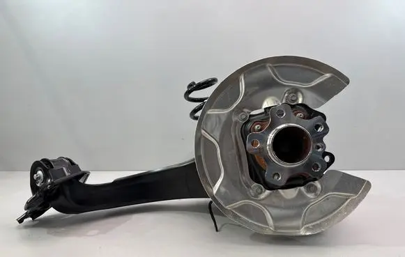 BMW 2 Active Tourer U06 Stub axle 6894207
