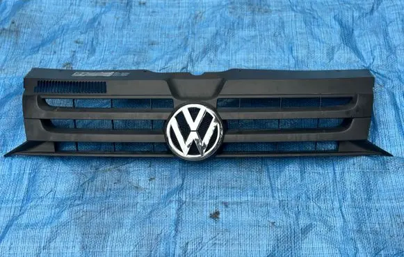 Volkswagen Multivan T5 Front bumper upper radiator grill 7E0853653