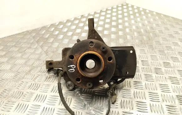 Opel Vivaro Front wheel hub