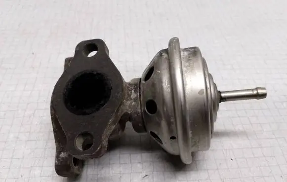 Volkswagen Transporter - Caravelle T4 EGR valve 028131501E