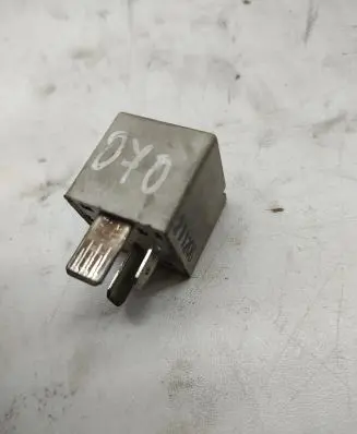 Volkswagen Touareg I Other relay 8E0951253