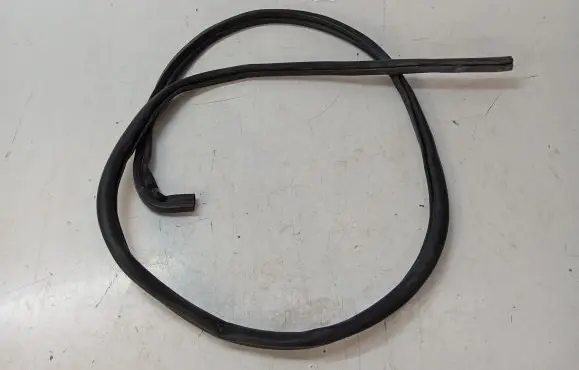 Volkswagen Touareg II Engine compartment rubber 7P6823707