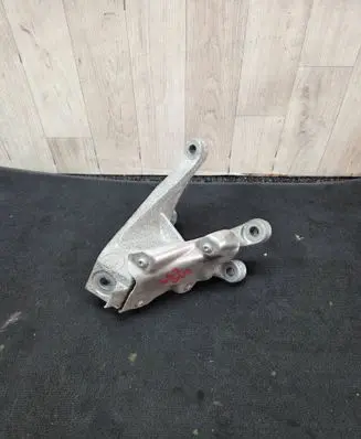 Engine mounting bracket