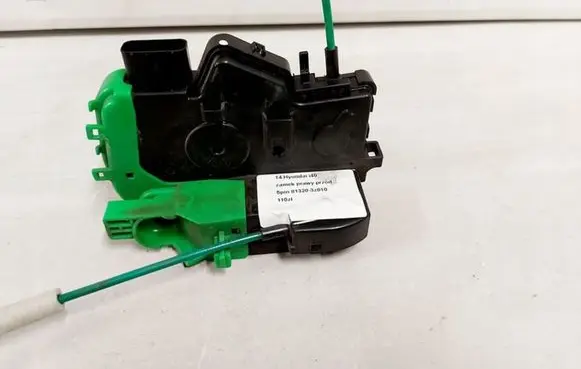Hyundai i40 Front door lock 81320-3Z010