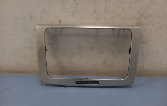 Radio/GPS head unit trim