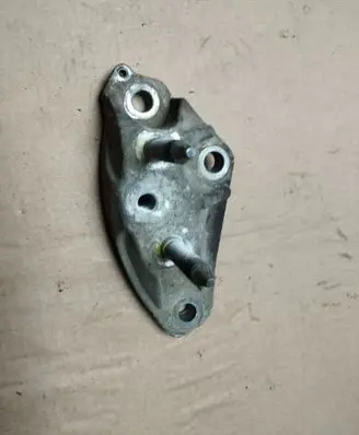 Honda Civic Engine mounting bracket