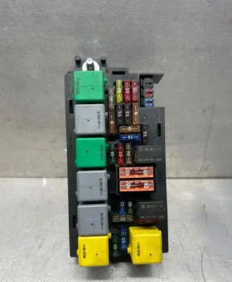 Mercedes-Benz ML W164 Fuse module A1645400672 13532289 810090B