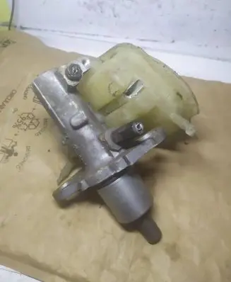 Volkswagen PASSAT B5.5 Master brake cylinder 4B0611301E