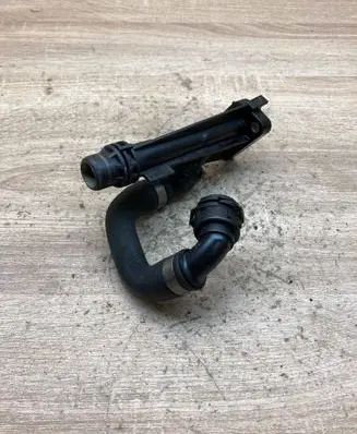 BMW 5 F10 F11 Engine coolant pipe/hose 7800104 7509984