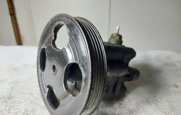 Mazda 626 Power steering pump GE4T32650C