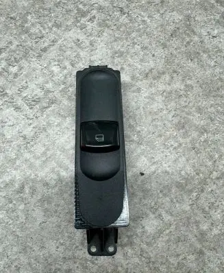 Mercedes-Benz Vito Viano W639 Electric window control switch A6395451413 30425 04ZGS002