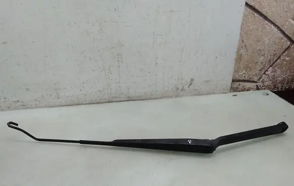 Nissan X-Trail T30 Front wiper blade arm