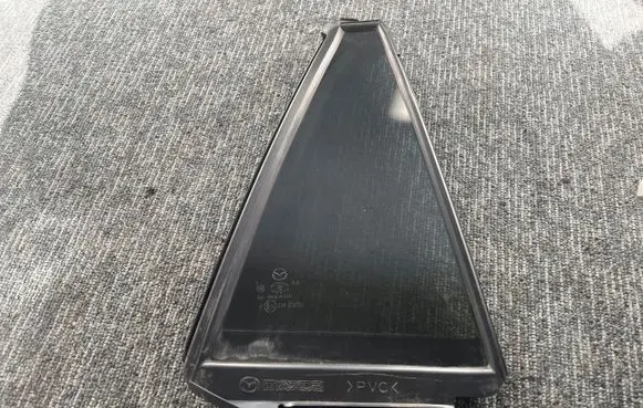 Mazda 6 Sliding door window/glass 