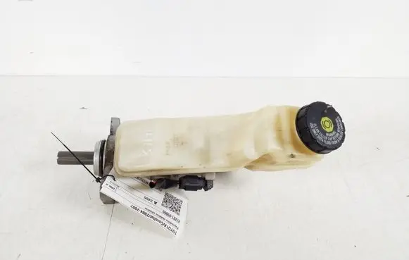 Toyota Corolla E120 E130 Master brake cylinder 47201-09060