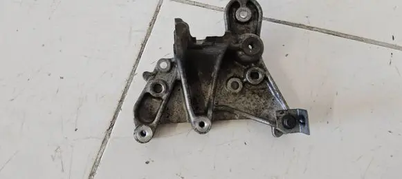 Volvo V50 Engine mounting bracket 9648584680