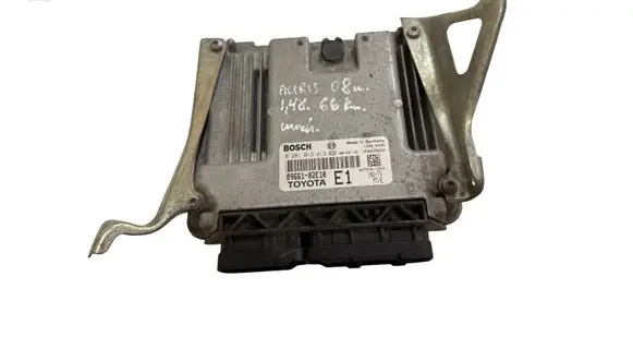 Toyota Auris 150 Engine control unit/module 8966102E10 0281013413