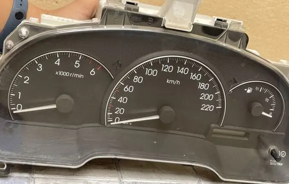 Speedometer (instrument cluster)