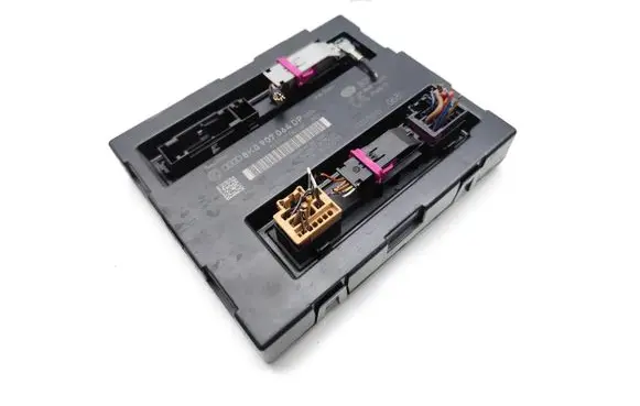 Audi A4 S4 B8 8K Central body control module 8K0907064DP 5DK009918