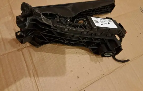 Volkswagen Golf V Accelerator throttle pedal 1K1721503P