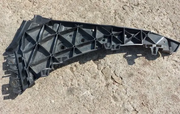 Audi Q7 4L Front bumper mounting bracket 4L0807284