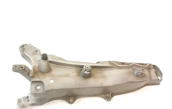 Volvo XC90 Fender mounting bracket 31391777