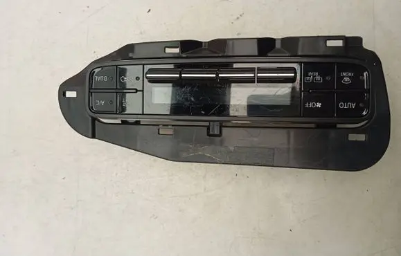 Toyota Auris E180 Climate control unit 75H695