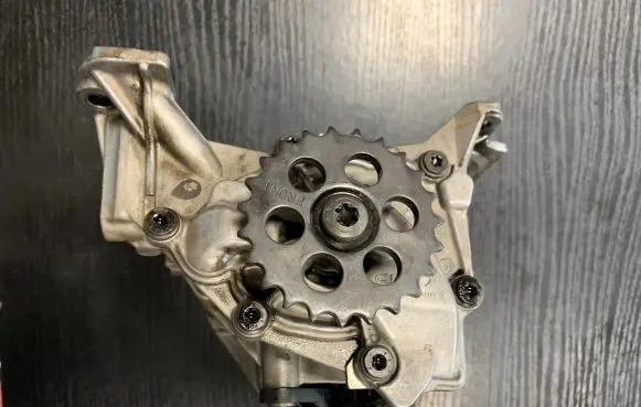 BMW 5 F10 F11 Oil pump 851375608