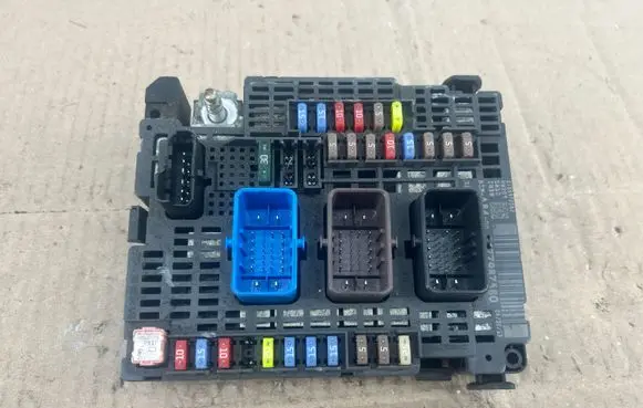 Citroen DS5 Fuse module 9677987580