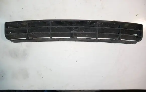 Audi A6 S6 C4 4A Front bumper lower grill 4A0807683 4A0807683A