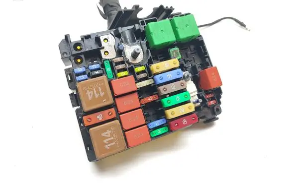 Peugeot 208 Fuse box set 9804848480