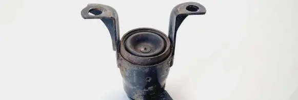 Mazda 2 Engine mount bracket