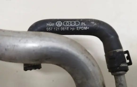 Audi A8 S8 D4 4H Engine coolant pipe/hose 057121131G 057121061E