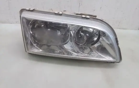 Volvo S40, V40 Headlight/headlamp 30899683