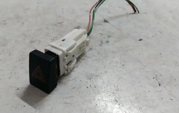 Nissan Qashqai Hazard light switch