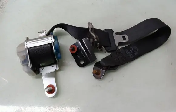 KIA Carens I Third row seat belt 89810201D030