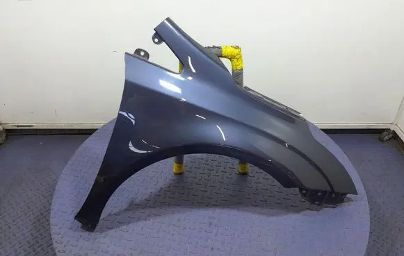 Toyota Avensis T270 Fender