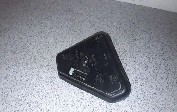 BMW 5 E39 Tail light bulb cover holder 8371325