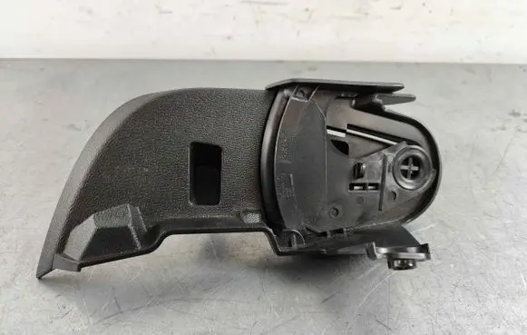 Volvo XC40 Seat belt trim 31469202 32288169